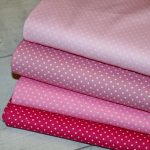 renee-d.de Swafing Baumwollstoff in bonbon rosa mit kleinen weißen Punkten
