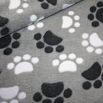 renee-d.de Onlineshop: Weicher Zottel Fleece Stoff grau Hunde Pfoten